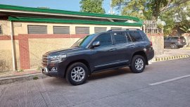 Grey Toyota Land Cruiser 2018 for sale in Automatic