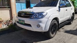 White Toyota Fortuner 2008 for sale in Manila