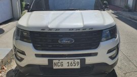 Selling White Ford Explorer 2016 in Makati