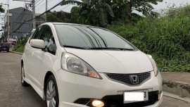 Selling White Honda Jazz 2009 