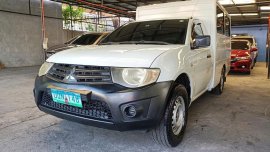 White Mitsubishi L200 2012 for sale in Manual