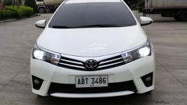 Selling Pearlwhite 2015 Toyota Altis  second hand