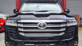 Brand new 2022 2023 Toyota Land Cruiser 300 VX Dubai Diesel V6 Lc300