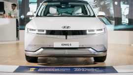 Incoming Hyundai Ioniq 5 powers a cafe at PEVS 2022 