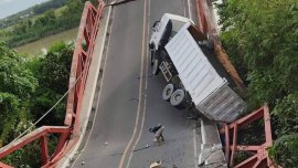Bridge mysteriously collapses in Pangasinan with two trucks in tow
