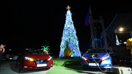 Nissan LEAF powers 50-foot Christmas tree in Ormoc