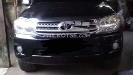 Sell Black 2011 Toyota Fortuner  2.4 G Diesel 4x2 AT in used