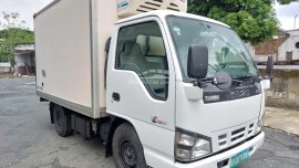 2012 Isuzu NHR Ref Van M/T