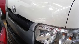 2017 TOYOTA HIACE COMMUTER 3.0 M/T