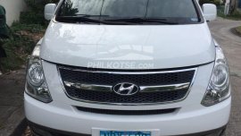 Selling used 2010 Hyundai Grand Starex Van 