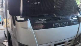 2014 Isuzu NHR Dual Aircon