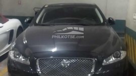 Selling used 2013 Jaguar Xj  3.0L V6 in Black
