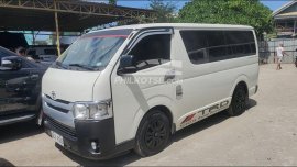 Selling White 2016 Toyota Hiace  Commuter 3.0 M/T