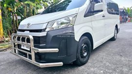 Toyota Hiace Commuter Deluxe 2022 MT