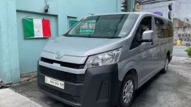 2024 Toyota Hiace Commuter Deluxe 3tkms