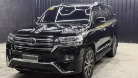 HOT!!! 2017 Toyota Land Cruiser 200 Premium VX for sale at affordable price