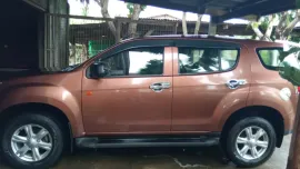 Super fresh isuzu mux low mileage no issue lady own 1st owner complete papers casa maintain 