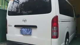 Sell White 2020 Toyota Hiace Commuter 3.0 M/T in used