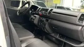 Toyota Hi ace commuter