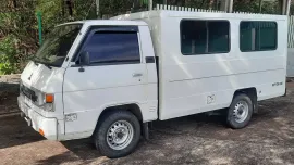 Sell White 2017 Mitsubishi L300 Cab and Chassis 2.2 MT in used