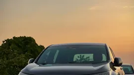 2018 CR-V TOP OF THE LINE w air suspension and mags