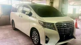 Selling White 2017 Toyota Alphard  3.5 Gas AT second hand