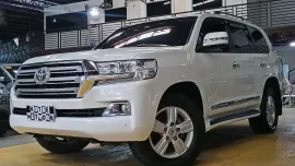 2014 Toyota LC200 VXR 4.5 V8 DSL 4X4 Dubai Version ₱2.995M