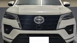 2022 Toyota Fortuner 2.4V 4x2 A/T Pearl White