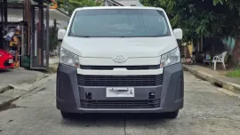 Toyota Hiace Deluxe Commuter 2023 MT