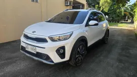 Selling White 2021 Kia Stonic LX 1.4 MT