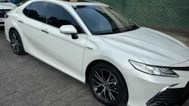 Toyota Camry 2.5L V HE hybrid 2023 model, platinum white pearl 