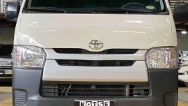 2023 Toyota Commuter 3.0 M/t, 23k MILEAGE 15 Seaters ₱1.198