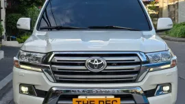 HOT!!! 2017 Toyota Land Cruiser LC200 Premium for sale at affordable price! 