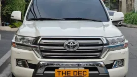 HOT!!! 2017 Toyota Land Cruiser LC200 Premium for sale at affordable price! 