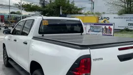 2020 Hilux conquest first owner with topflip cover