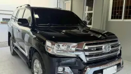 HOT!!! 2017 Toyota Land Cruiser LC200 4x4 Premium for sale at affordable price! 