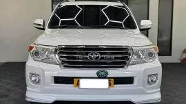 HOT!!! 2015 Toyota Land Cruiser LC200 V8 VX Limited Dubai Version for sale at affordable price!  