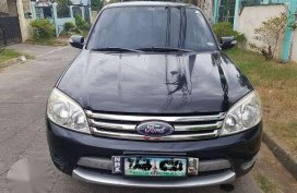 Ford Escape 2009 4x4 top of the line!