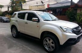 For Sale isuzu Mux 2016 Model MT ( Base Model) Assume Balance