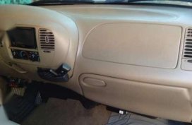 Ford expedition XLT v8 Triton