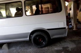 toyota hiace commuter van local