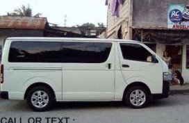 toyota hiace commuter
