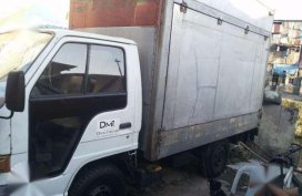 Isuzu elf close van