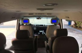 2013 Toyota Hiace Super Grandia Automatic Diesel vs 2014 2015