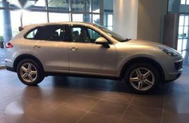 2017 Porsche Cayenne Diesel PGA not Mercedes Land Cruiser Range rover