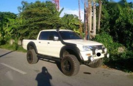 Mitsubishi L200 Endeavor lifted alt ranger hilux navara strada dmax
