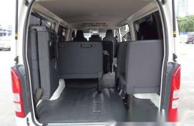 Toyota Hiace Commuter MT Diesel