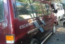 Nissan Urvan 2000 MT Red For Sale