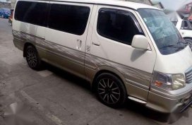 Toyota Hiace Super Grandia 2001