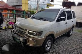 Isuzu Crosswind XL 2005 and 2010